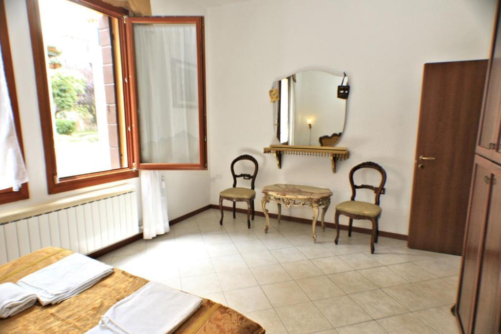 Queen House Venezia الغرفة الصورة
